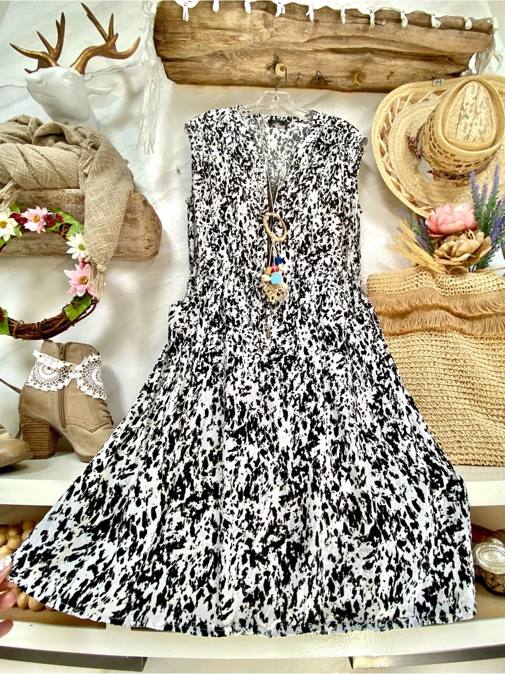 Black & White Speckled V-Neck summer monochromatic dress resort vacay beach vibe